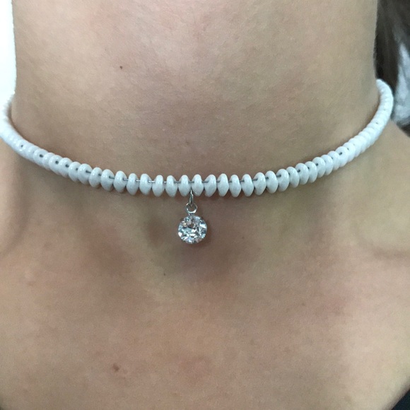 White beaded choker - Picture 3 of 3